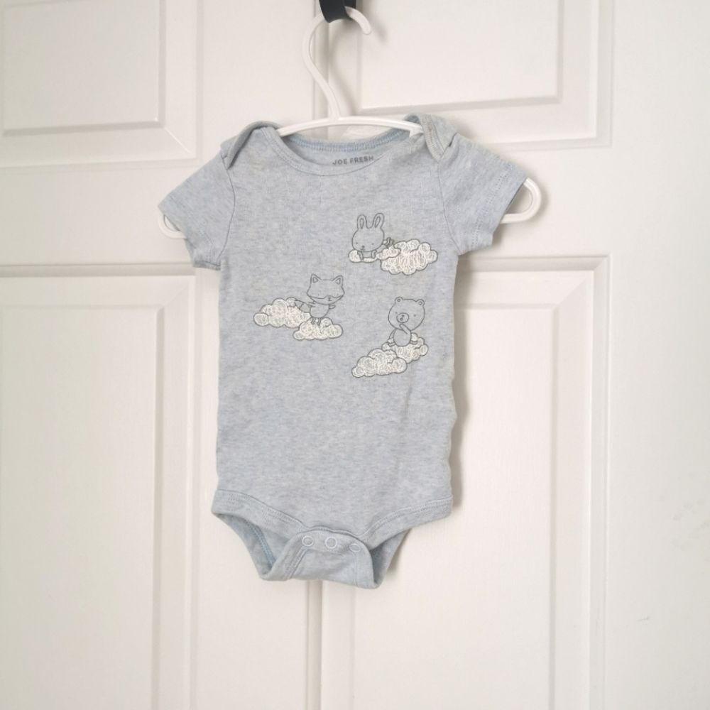 *free Joe Fresh short sleeve onesie 0-3 m